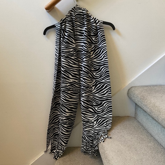 pretty zebra print scarf - Picture 1 of 6